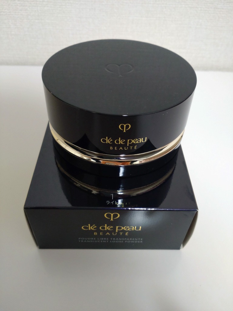 美品！clé de peau フェイスパウダー ライト 26g cle de peau BEAUTE クレドポー ボーテ プードルトランスパラ