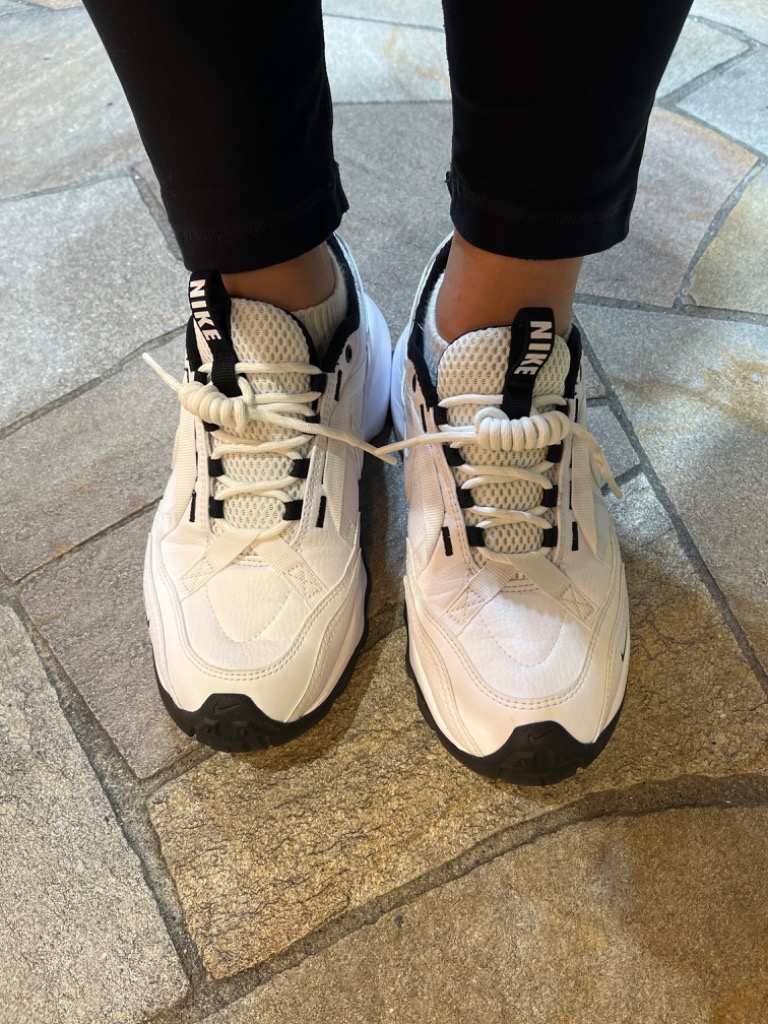 NIKE ナイキ ウィメンズ TC 7900 WMNS white/photon dust-black NIKE ナイキ ウィメンズ TC 7900 WMNS white/photon dust-black