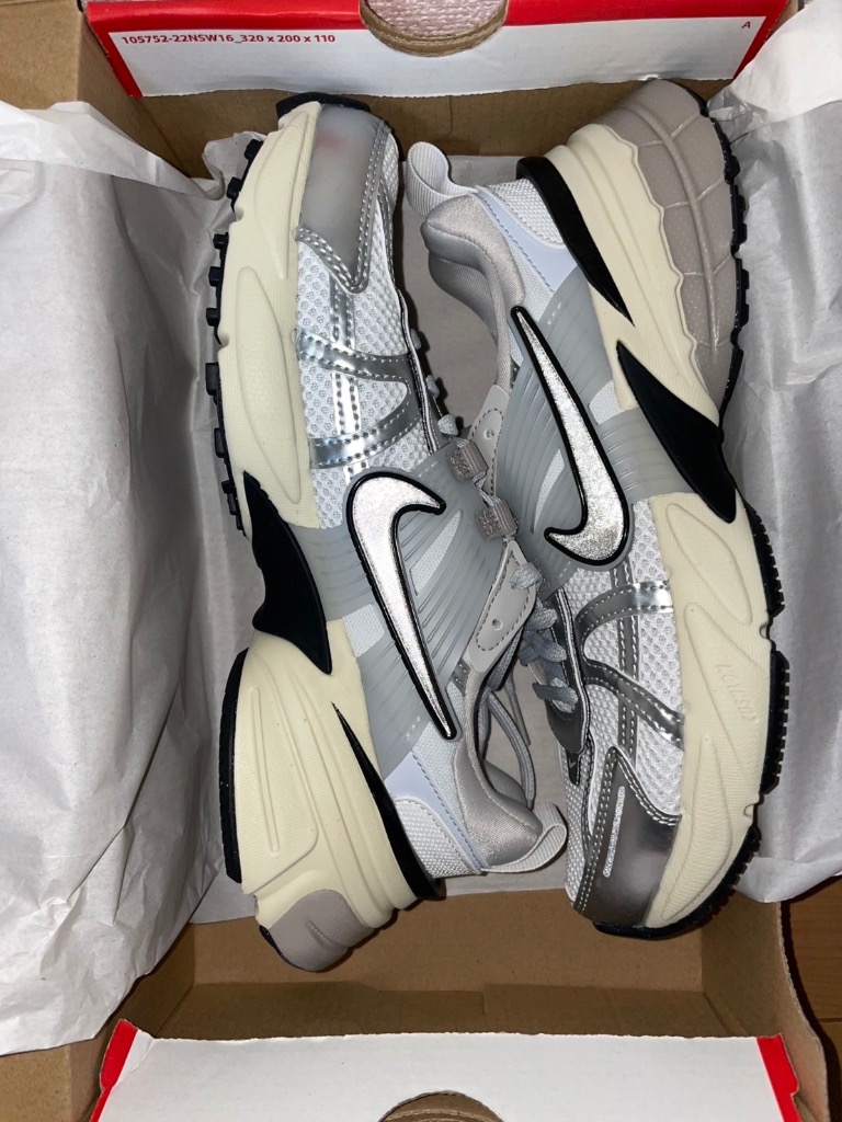 NIKE ナイキ ウィメンズ V2K ラン WMNS RUN summit white
