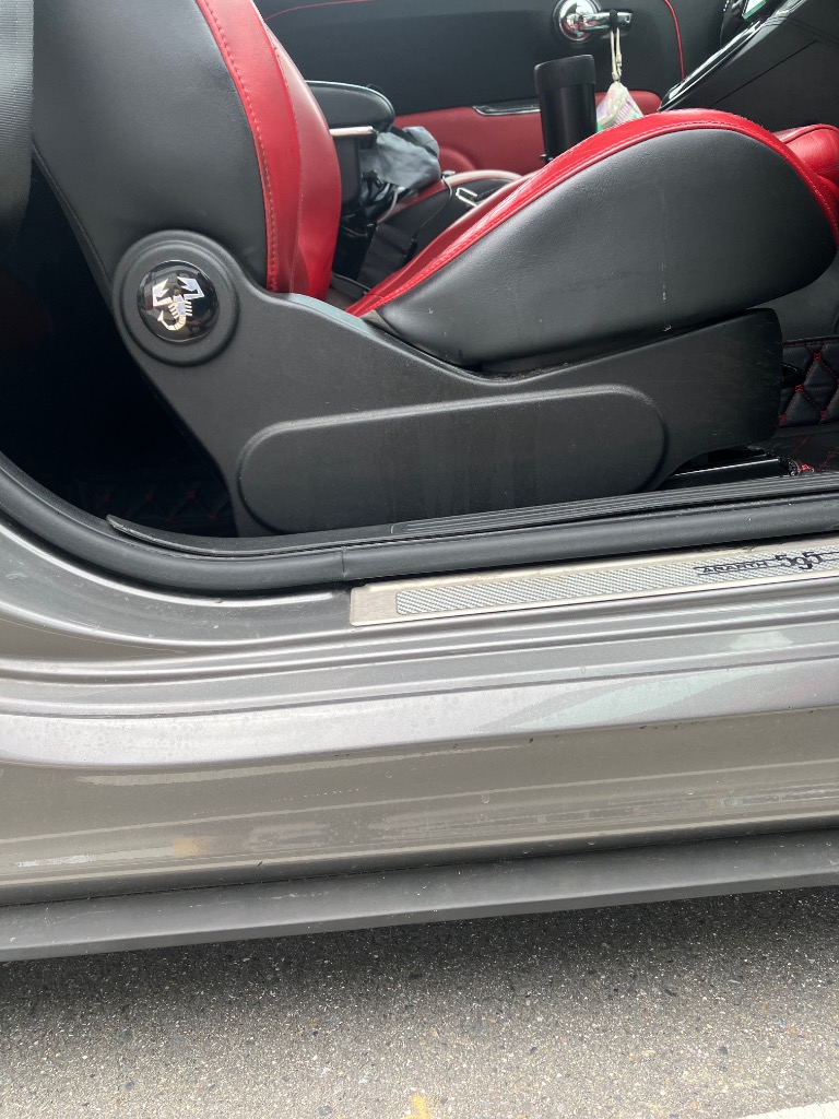 フィアット・アバルト500/595用ノーマルシート用ローポジション