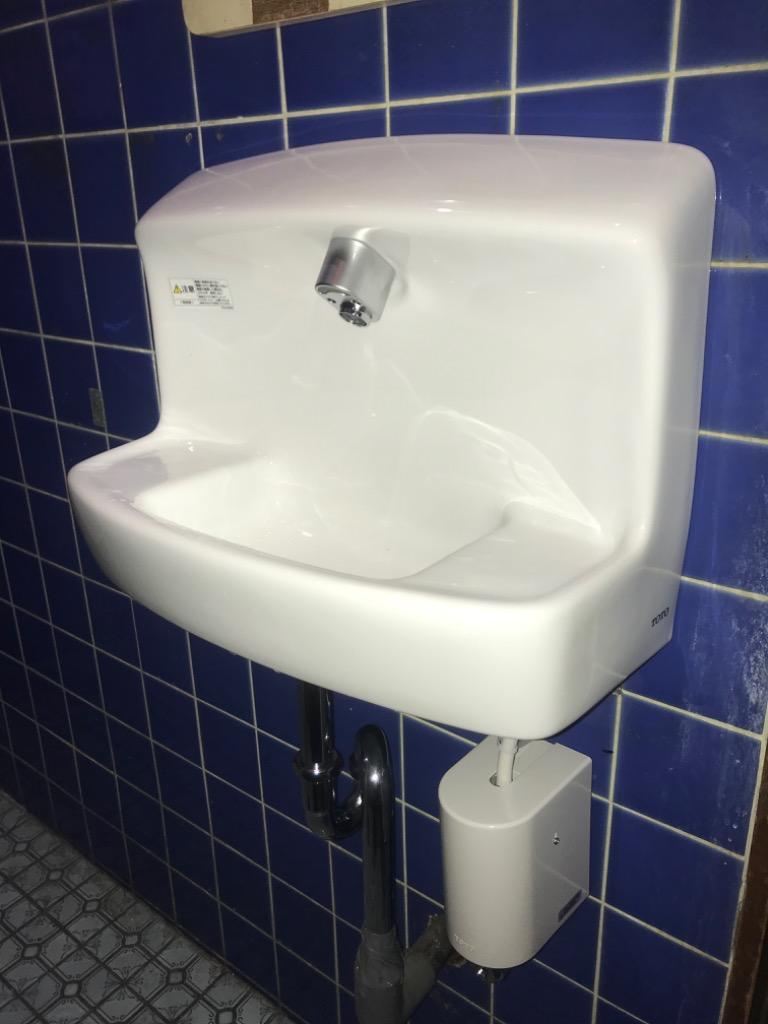 TOTO 手洗器 LSW870ASR 壁掛手洗器セット 自動水栓(単水栓 発電タイプ) 壁給水 床排水 Sトラップ [♪]  :lsw870asr:まいどDIY - 通販 - Yahoo!ショッピング