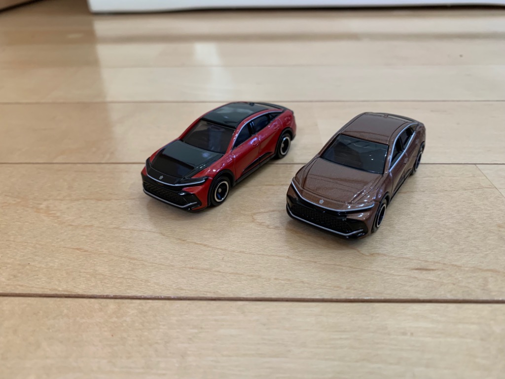 トミカ 72 トヨタ クラウン 2台セット (通常版+初回特別版