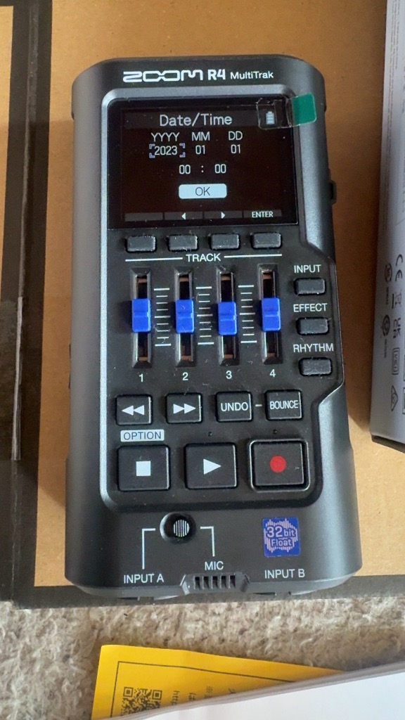 Zoom R4 ハンディレコーダー ズーム(楽器) ZOOM R4 ハンディレコーダー【配送区分YC