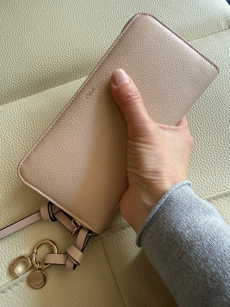 Chloe（クロエ） ラウンドファスナー 長財布 小銭入れ付き ALPHABET