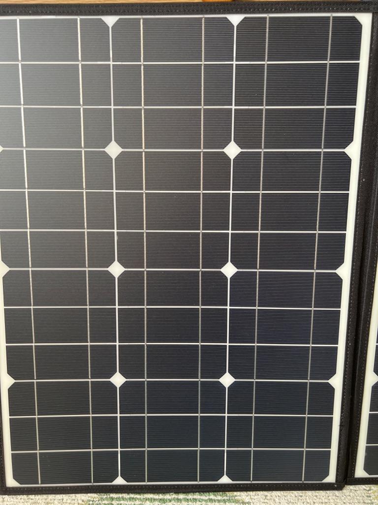 ソーラーパネル ソーラーチャージャー 100W 3枚 折りたたみ 太陽光発電 急速充電 単結晶 防水 高転化率 DC Type-C USB