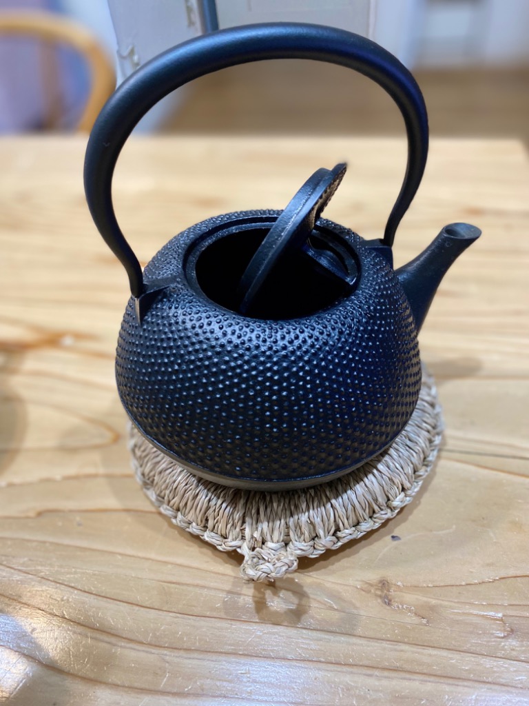鉄瓶 敷板名入れ無料 南部鉄器 丸南部あられ 1.2L MT-214 白湯 鉄瓶 敷板名入れ無料 南部鉄器 丸南部あられ 1.2L MT-214 白湯