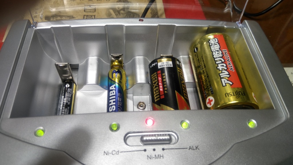 単1?単4・9V電池対応リフレッシュ充電器 リフレッシュ機能付き単1?単4・9V電池充電器 リフレッシュ機能付き単1