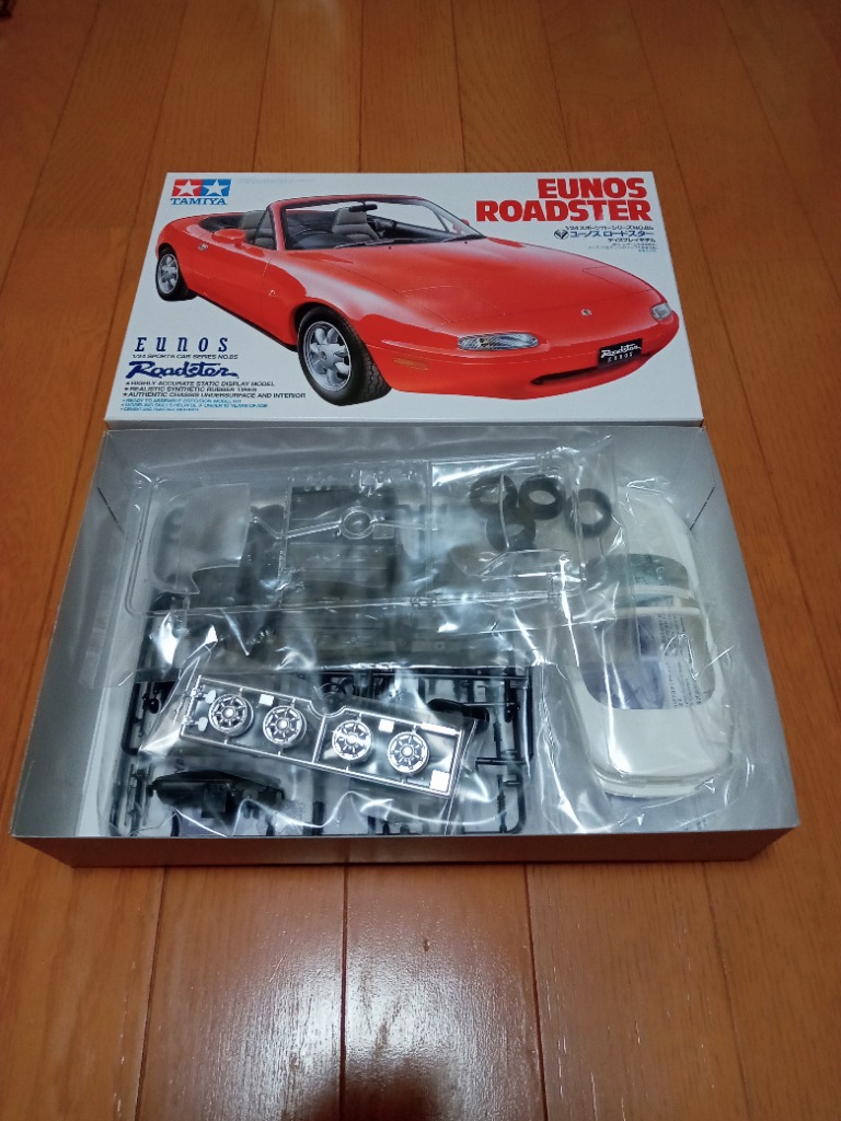タミヤ1/24 スポーツカーシリーズ No.85ユーノスロードスター完成品 タミヤ 1/24 スポーツカー No.85 ユーノス・ロードスター