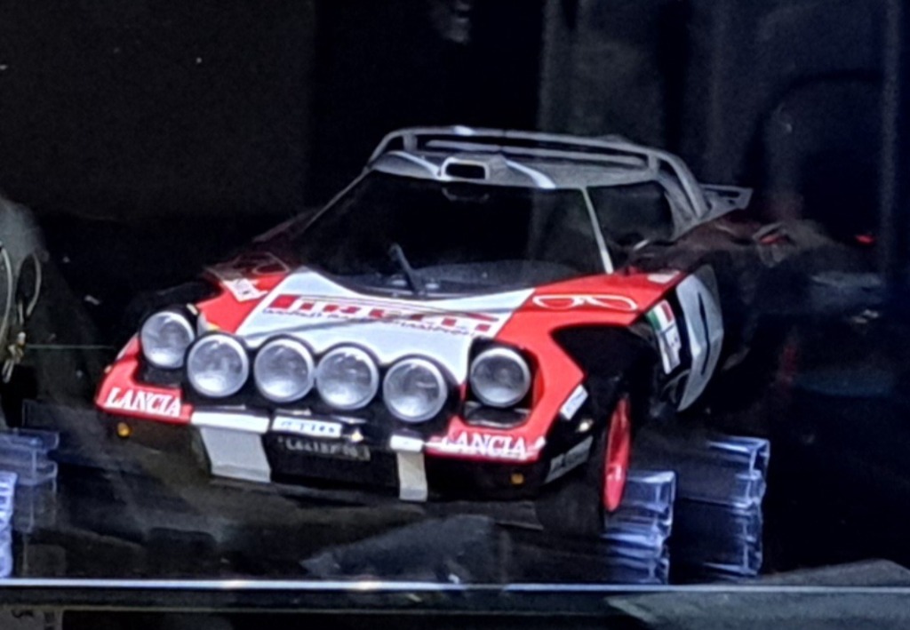 ○ 1/18 ランチア 〓 ストラトス HF / 優勝車 ピレリー #1 ヴァルター・ロール 〓 Lancia : m155781701 : ミニカー  オリーブ Yahoo!店 - 通販 - Yahoo!ショッピング