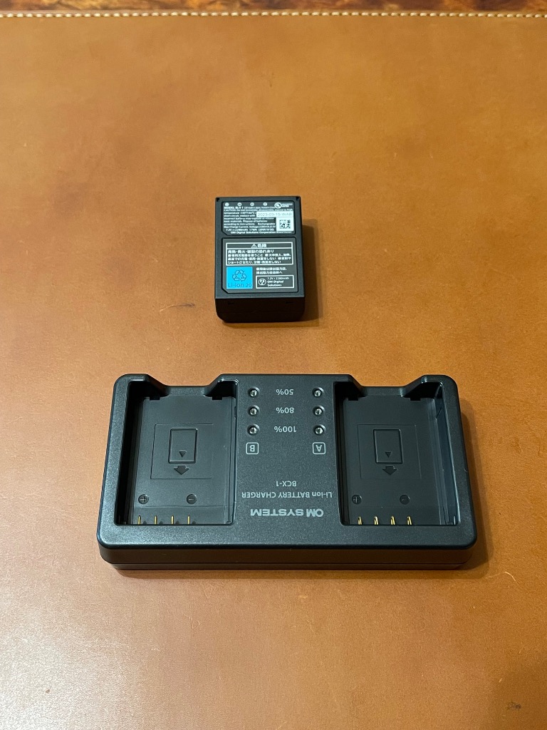 OM SYSTEM リチウムイオン充電池 充電器セット SBCX-1 SBCX-1 Battery Charger | OM SYSTEM Hungary