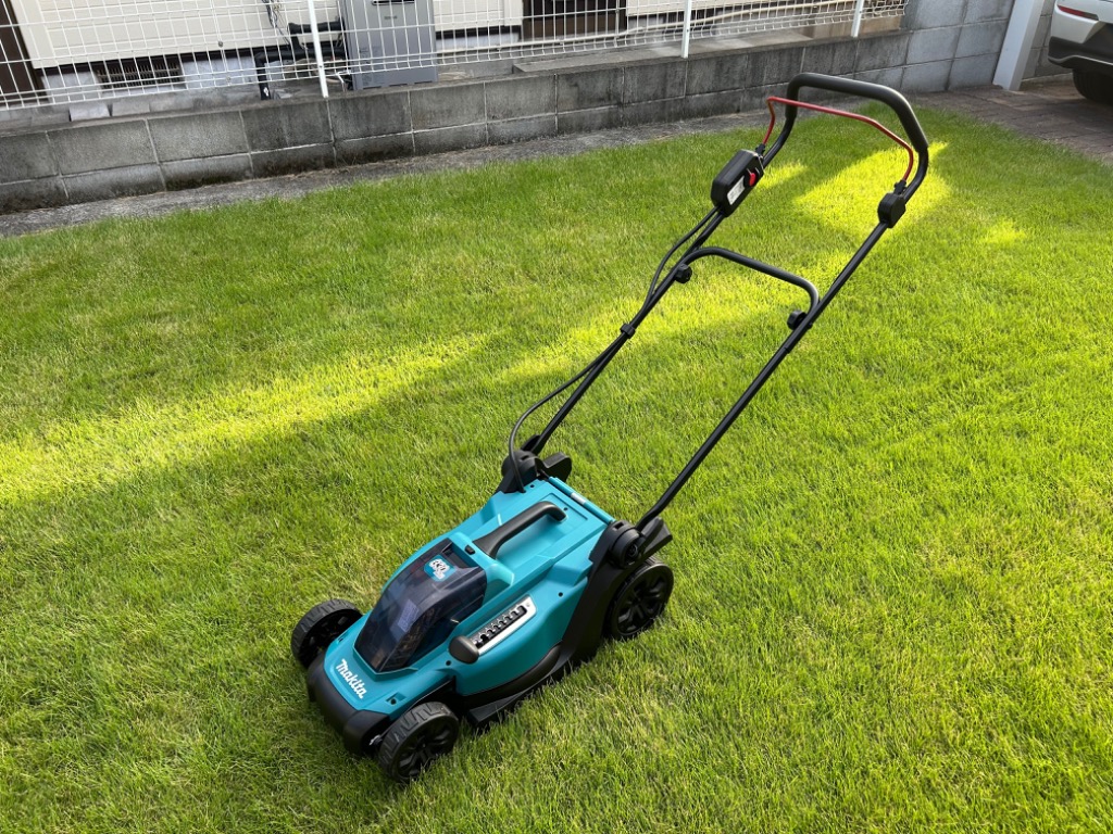 マキタ makita 18V 充電式芝刈機 330mm バッテリー ・充電器付き マキタ makita 18V 充電式芝刈機 330mm バッテリー ・充電器付き