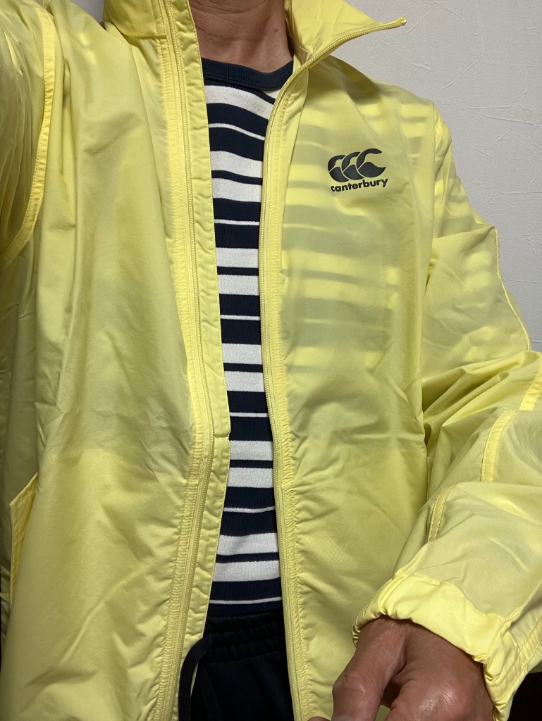 canterbury フード付きジャケット イエロー　ダウンジャケット　ラグビー 有名ブランド CANTERBURY（ダウンジャケット）のフリマアイテム