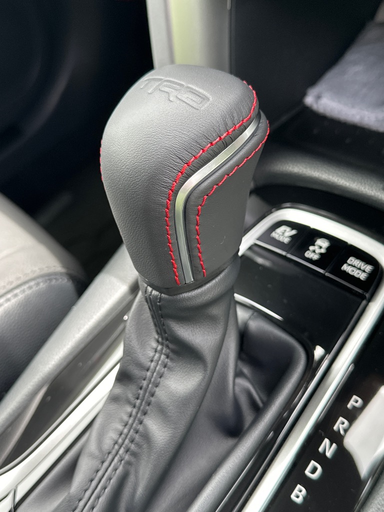 TRD シフト ノブ 【USトヨタ純正品】カローラ スポーツヤリス RAV4 USトヨタ純正 TRD エンボスロゴ入 SPECIAL EDITION レザー