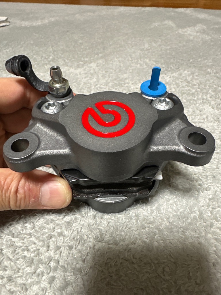 OH推奨■Brembo ブレーキキャリパー 新カニ 84mm brembo ブレンボ新カニキャリパー チタニウムアルマイト レッドロゴ
