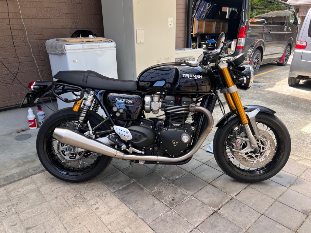 トライアンフ スラクストン1200 ヘッドライト＆スピードメーター