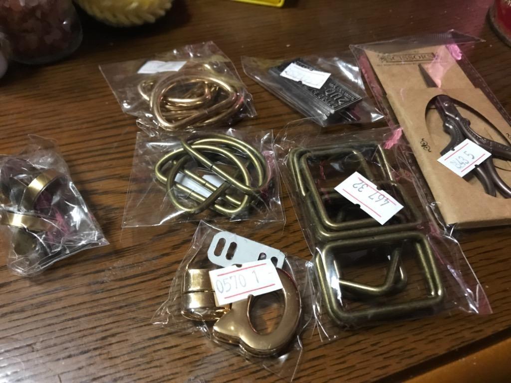 ネコ の ひねり金具 1組入 全2色 《 猫 ねこ ひねり 金具 ひねり止め 留め具 ゴールド シルバー 鞄 財布用 留め金具 カシメ 》  :0570:手作り工房 MYmamaヤフー店 - 通販 - Yahoo!ショッピング