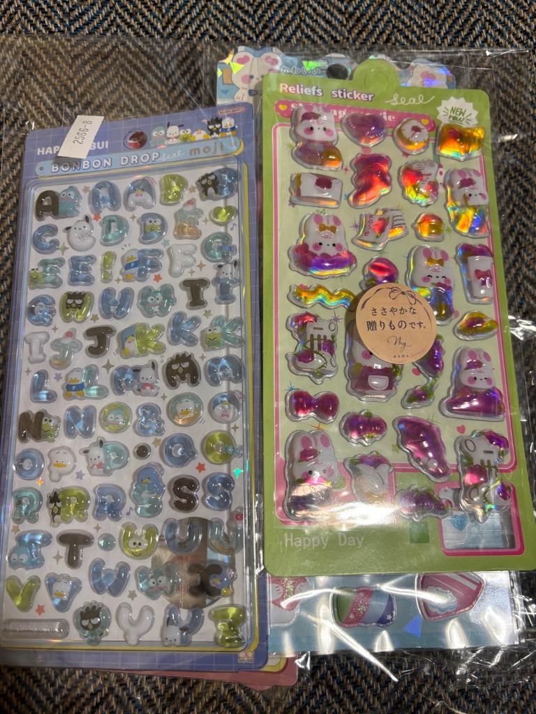 正規品】サンリオ クロミ or キティ ウォーター in シールセット A7