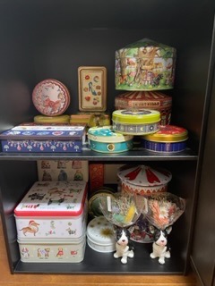 希少　お菓子のミカタ　 新品フラワー缶　ピンク　ブルー　 サーカス缶50個セット 希少 お菓子のミカタ 新品フラワー缶 ピンク ブルー サーカス缶