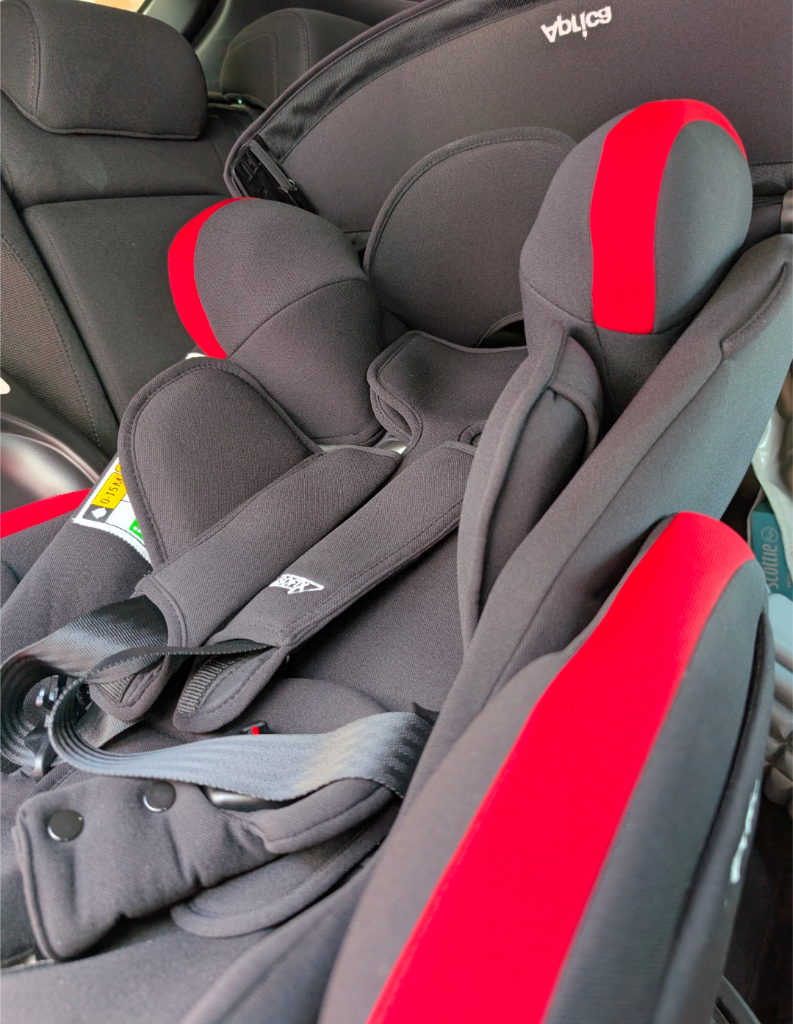 Aprica チャイルドシート ブラック/レッド　新生児〜 アップリカ チャイルドシート フラディア プラス ISOFIX レッド