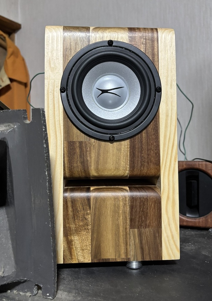 ALTEC LANSING XPEDITION4 搭載の 4インチ(103mm) 防水仕様