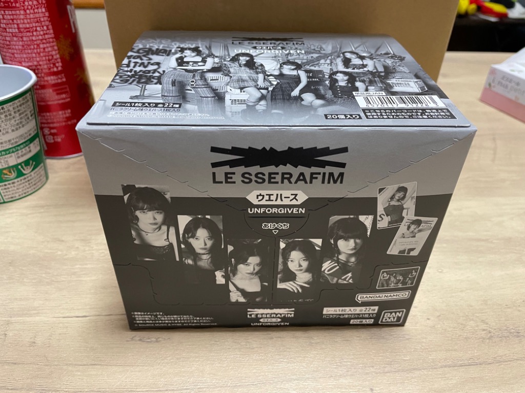 LE SSERAFIMウエハース（食玩） BOX 2023年10月30日発売