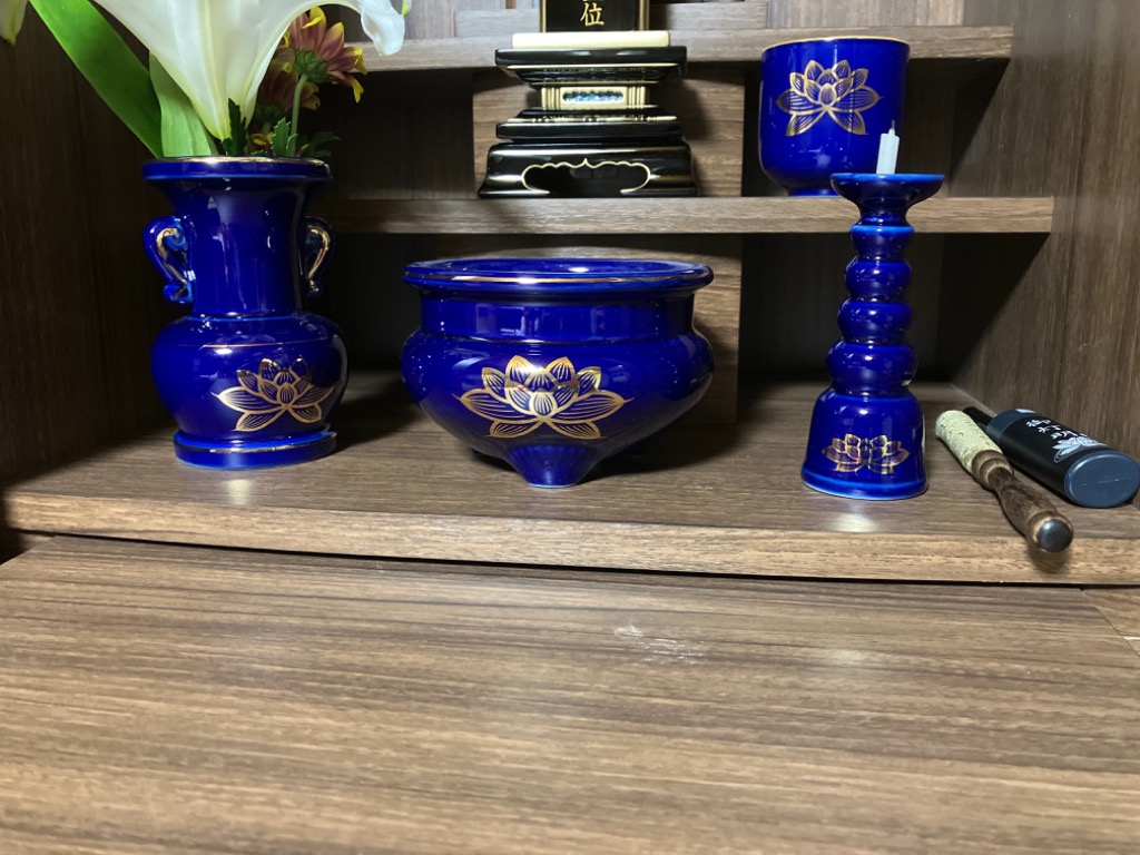 ルリ色 上金ハス 陶器仏具5点セット 4寸 香炉 花立 火立て 仏器