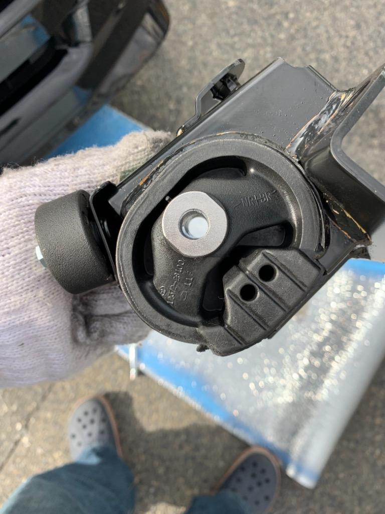 エンジンマウント　ノア/ヴォクシー　AZR60系　トヨタ純正部品 エンジンマウント（フロント） 12361-28171 ノア/ヴォクシー