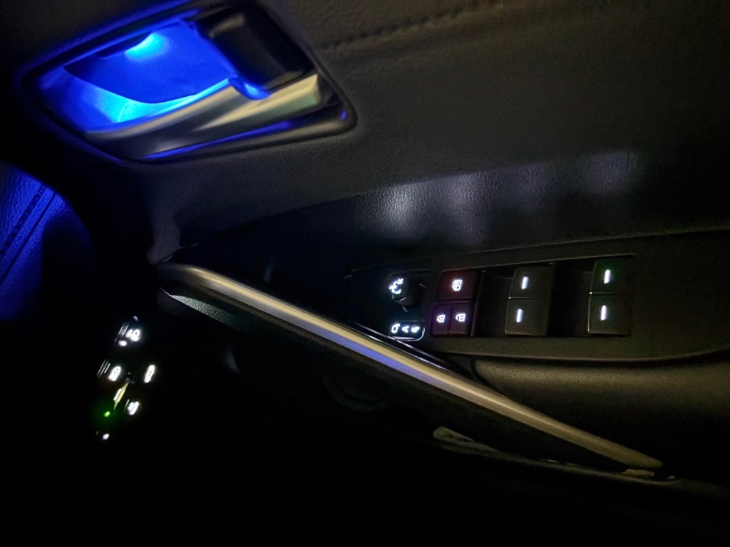 トヨタ ドアロックスイッチ メインユニット84040-42150 トヨタ ドアロックスイッチ メインユニット84040-42150 マスター