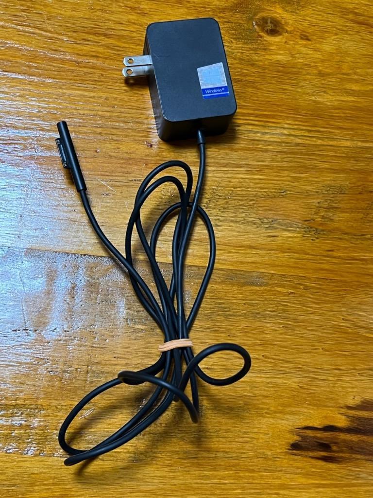 Surface 純正品 Microsoft Go1 Go2 Go3用 24W 充電器 AC Surface 純正品 Microsoft Go1 Go2 Go3用 24W 充電器 AC