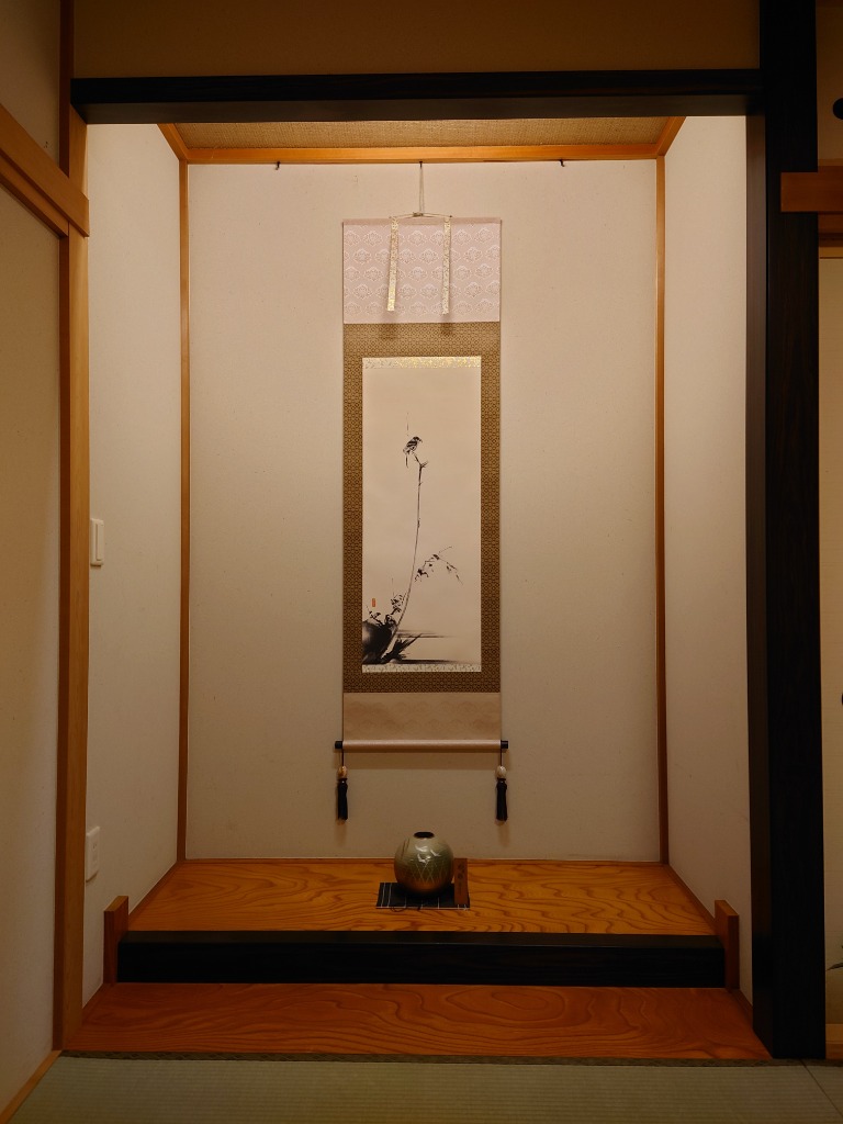 掛軸 宮本武蔵 複製画（枯木にもず）(掛け軸 尺五立 紙箱入)幅54.5cm