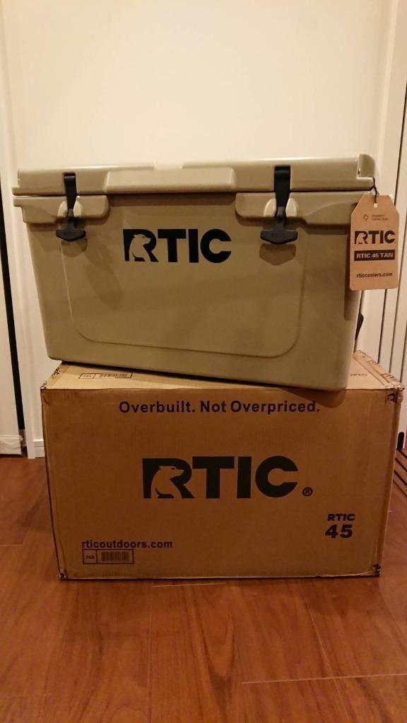 RTIC 45 Tan クーラーボックス タン キャンプ アウトドア 狩猟