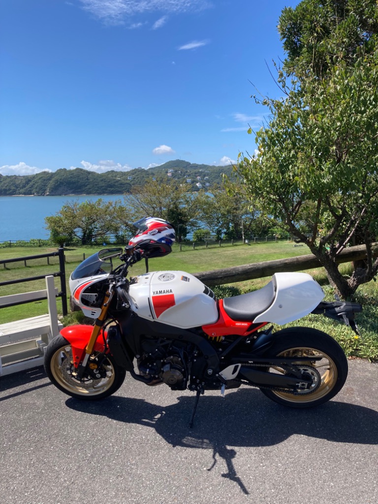 ワイズギア XSR900('24) シートカウル ホワイト/レッド Q5KYSK135S06