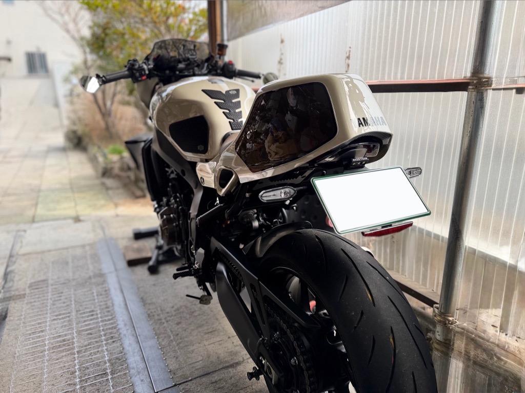 ワイズギア YAMAHA XSR900 ('25) シートカウル（アイボリー ） Q5K-YSK