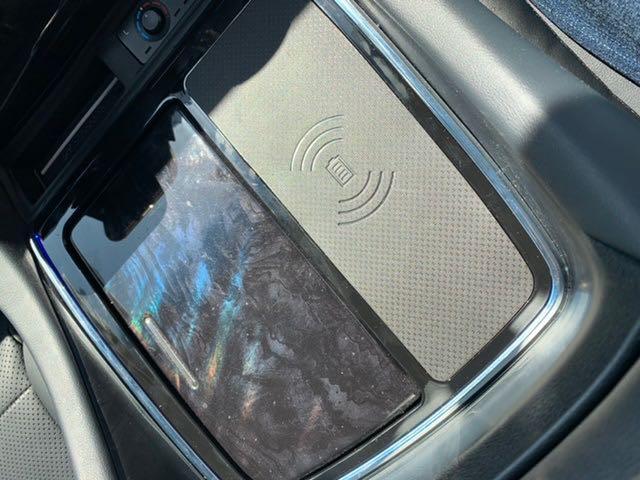 TOYOTA アルファード・ヴェルファイア30系専用 QI充電対応