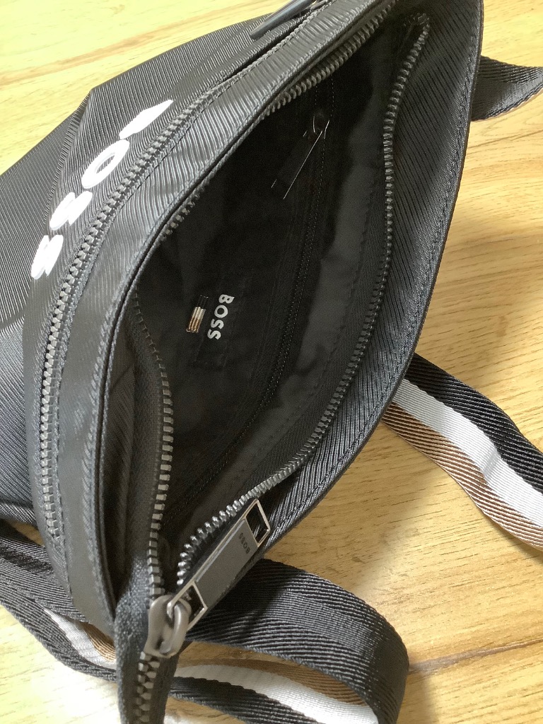 未使用級 ヒューゴボス 現行 サコッシュ 斜めがけ バッグ HUGO BOSS ヒューゴボス ショルダーバッグ サコッシュ メンズ