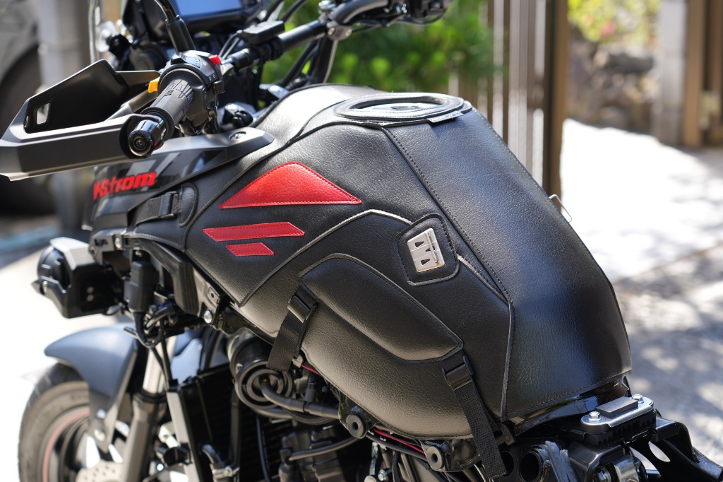 BAGSTER (バグスター) タンクカバー ブラック/レッド V-STROM250 