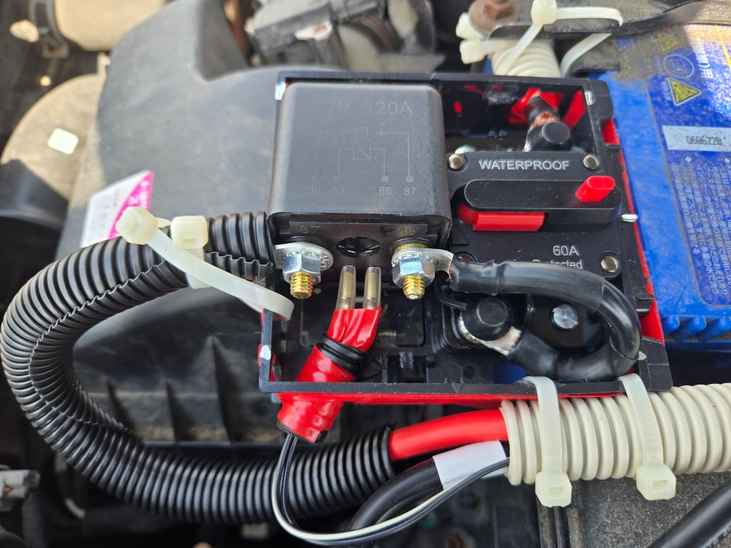BLUETTI Charger 1 走行充電器 560W オルタネーターDC充電器