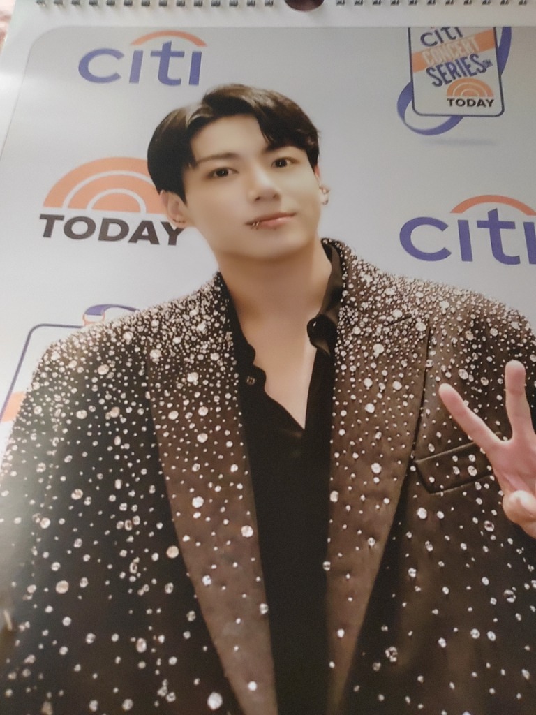 BTS ジョングク グッズ 大判 壁掛け カレンダー 2025年 (令和7年