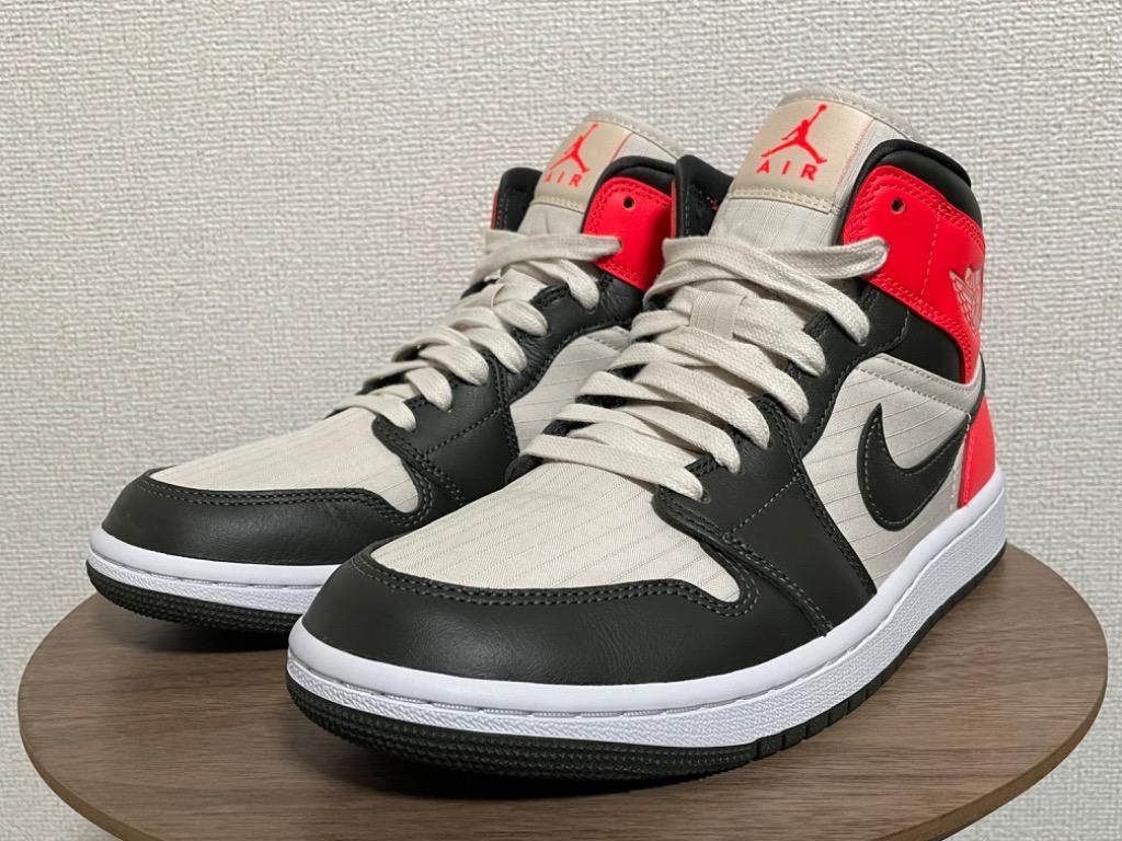 NIKE WMNS AIR JORDAN 1 MID SE 