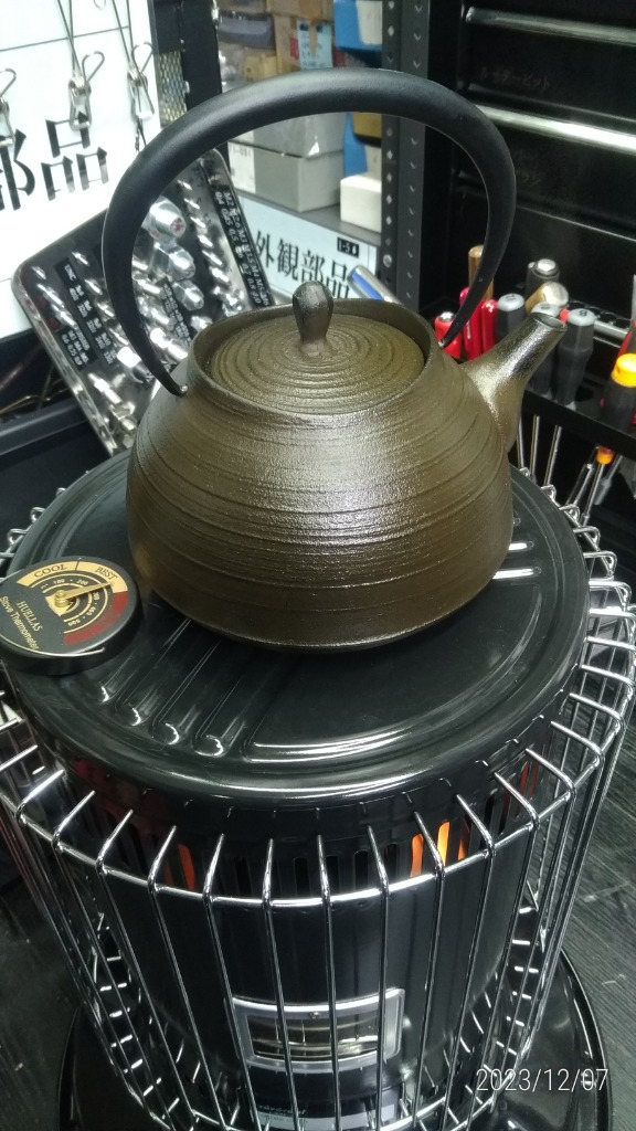 本場岩手産の南部鉄瓶[刷毛目（はけめ）1.3L] （南部鉄器 伝統