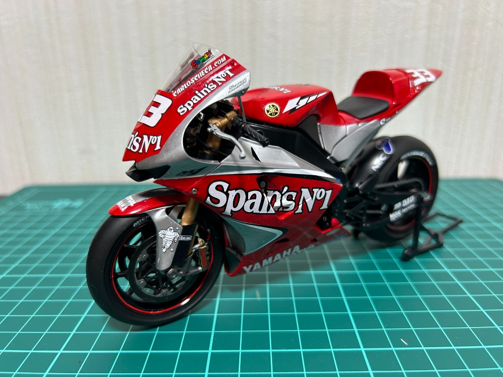タミヤ ヤマハ YZR-M1 04 （1/12スケール オートバイ No.100