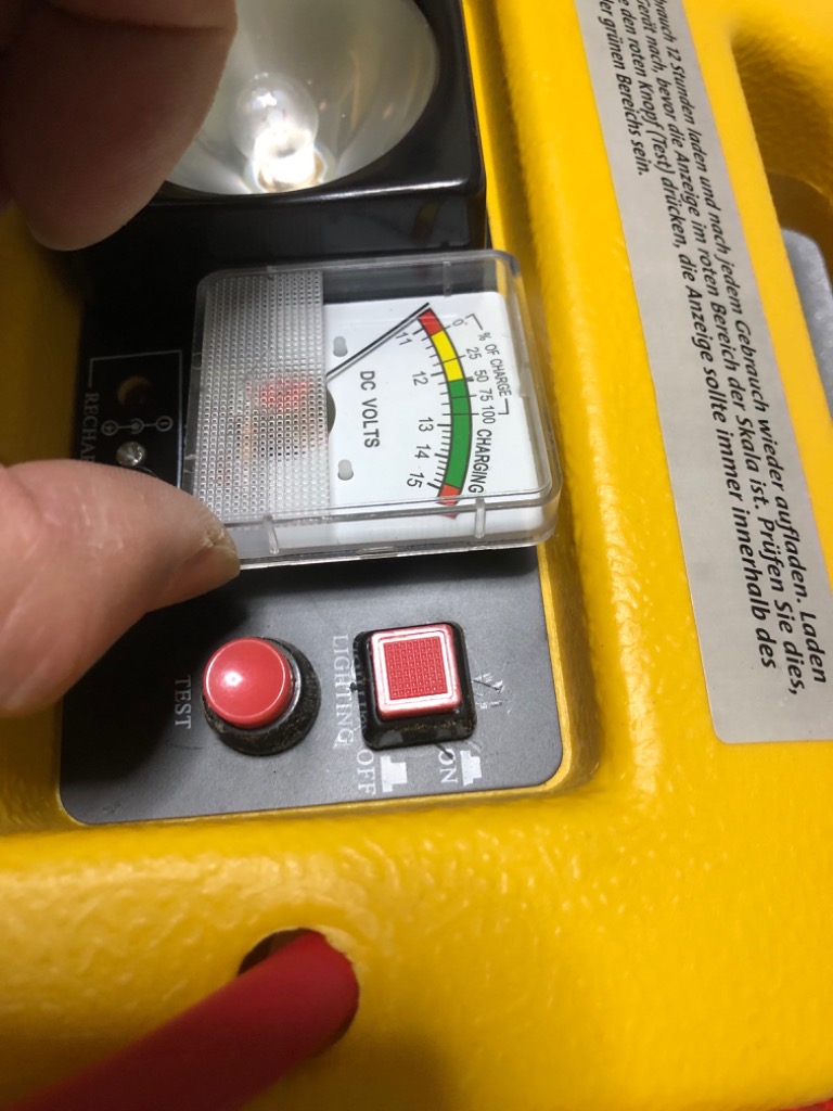 非常用ジャンプスターター ポータブル 電源 空気入れ キャンプ シガー