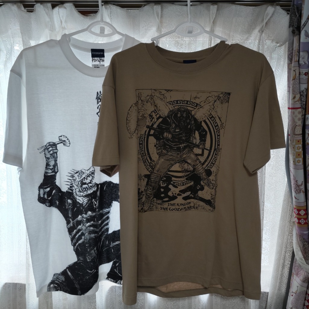 送料無料対象商品】コスパ ドロヘドロ（原作版） カイマン Tシャツ