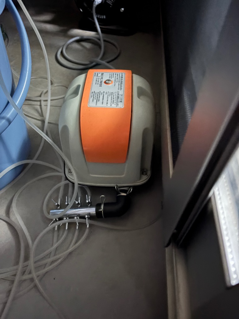 電*波様 安永 エアポンプ 90210404　分配器付き AP-40P（8方分岐装置付き） エアーポンプ AP−40P 安永