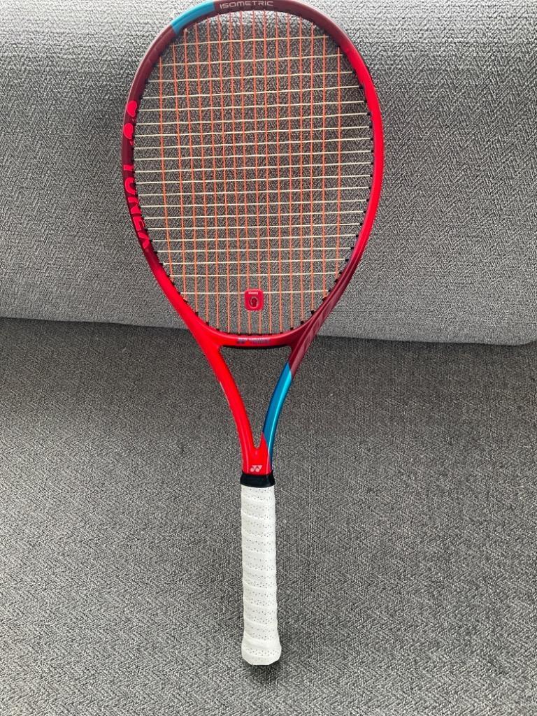 ガット無料 国内正規品 ヨネックス Vコア ブイコア 95 タンゴレッド 2021（YONEX VCORE 95）310g 06VC95 587  硬式テニスラケット :r-vco955872021-j:ラケットショップ ロブ Yahoo!店 - 通販 - Yahoo!ショッピング