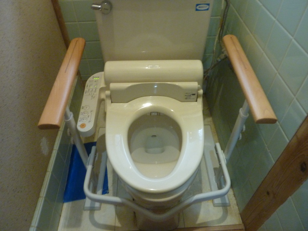 ラファミリアトイレ手すり 立ち上がり補助 転倒防止 楽々健 介護用トイレ手すり 楽々健 トイレ手すり 「ラファミリア レスト」 トイレ用手すり