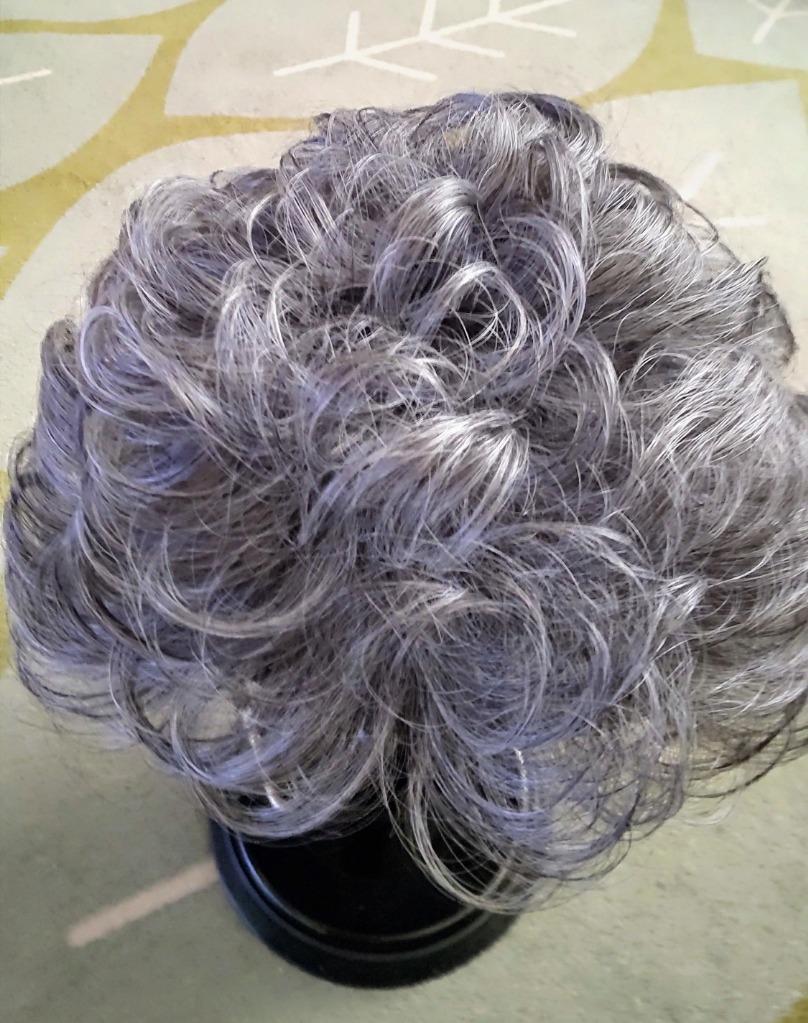 ウィッグ 白髪ミックス 自然 ショート パーマヘア フルウィッグ ご高齢 医療用ウィッグにも かつら グレイヘア シルバー 67695-65a1