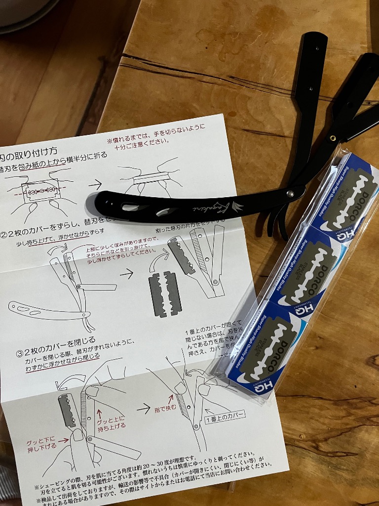 有名プロ理容師が監修】感動深剃り Kazakiri カミソリ 替刃40刃 有名プロ理容師が監修】感動深剃り Kazakiri カミソリ 替刃40刃