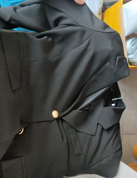 制服ブレザー 2つボタンジャケット ワッペン付き 女子高生 制服ブレザー 2つボタンジャケット ワッペン付き 女子高生