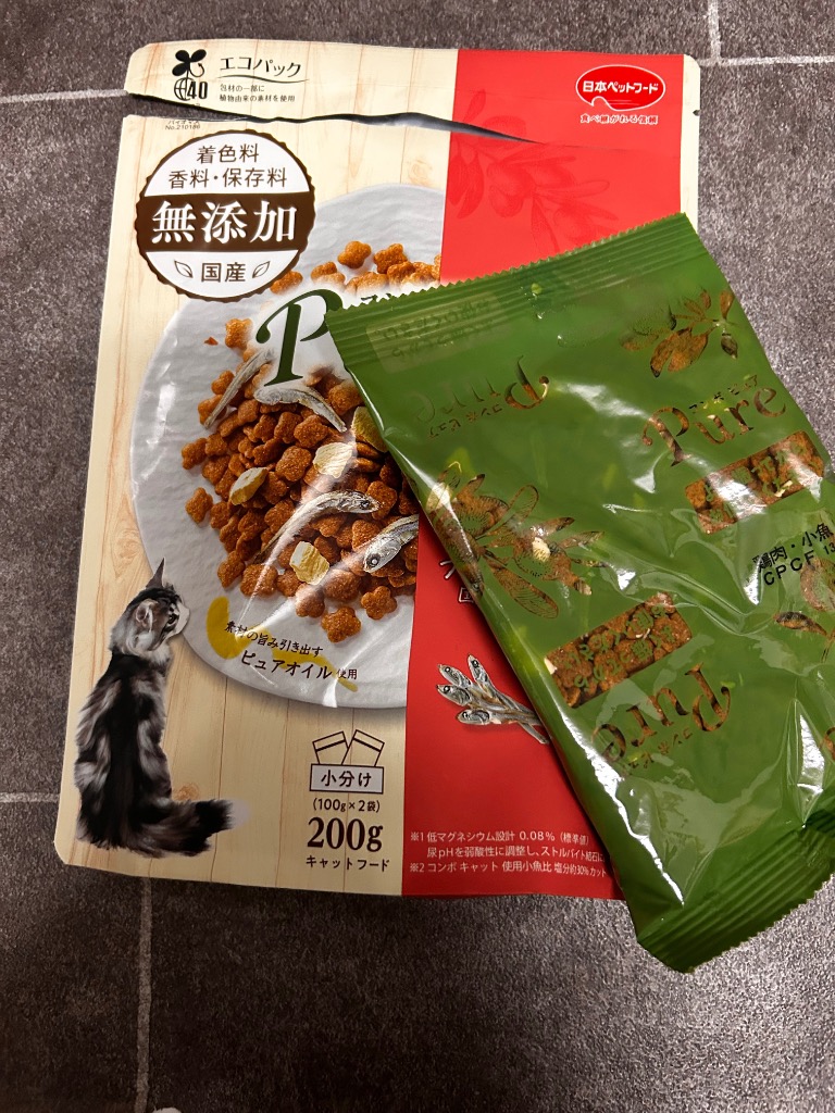 日本ペット】コンボ キャット ピュア まぐろ味・鶏肉・小魚添え